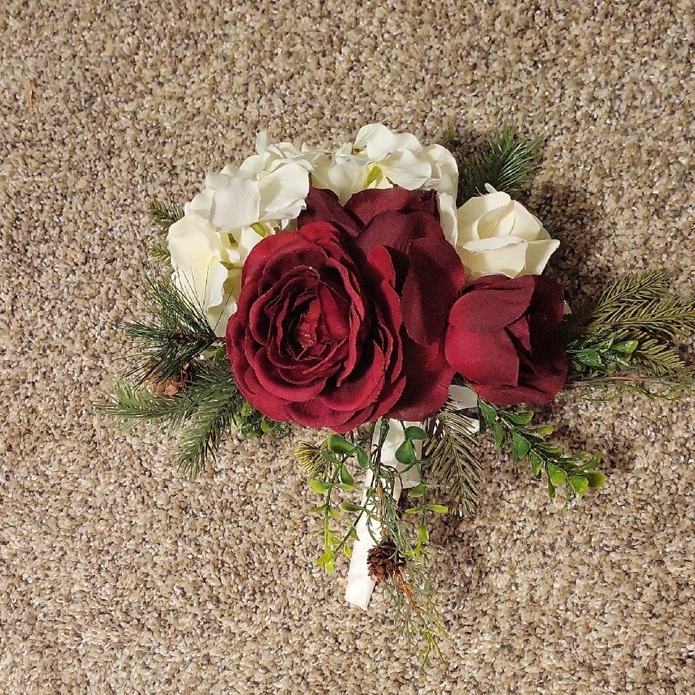 Elegant Red and White Floral Bouquet